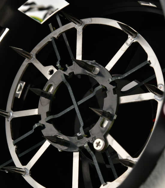 136mm大口径高性能ファンと高電圧放電針